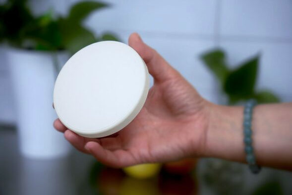 紙漿與纖維結(jié)合的螺旋蓋創(chuàng)意，該包裝專為化妝品、個(gè)人護(hù)理或家庭護(hù)理而設(shè)計(jì)